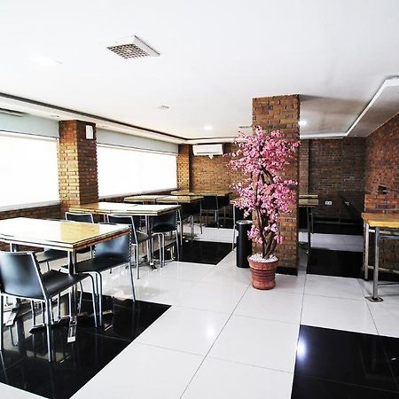 Amaliun Hotel Medan Luaran gambar
