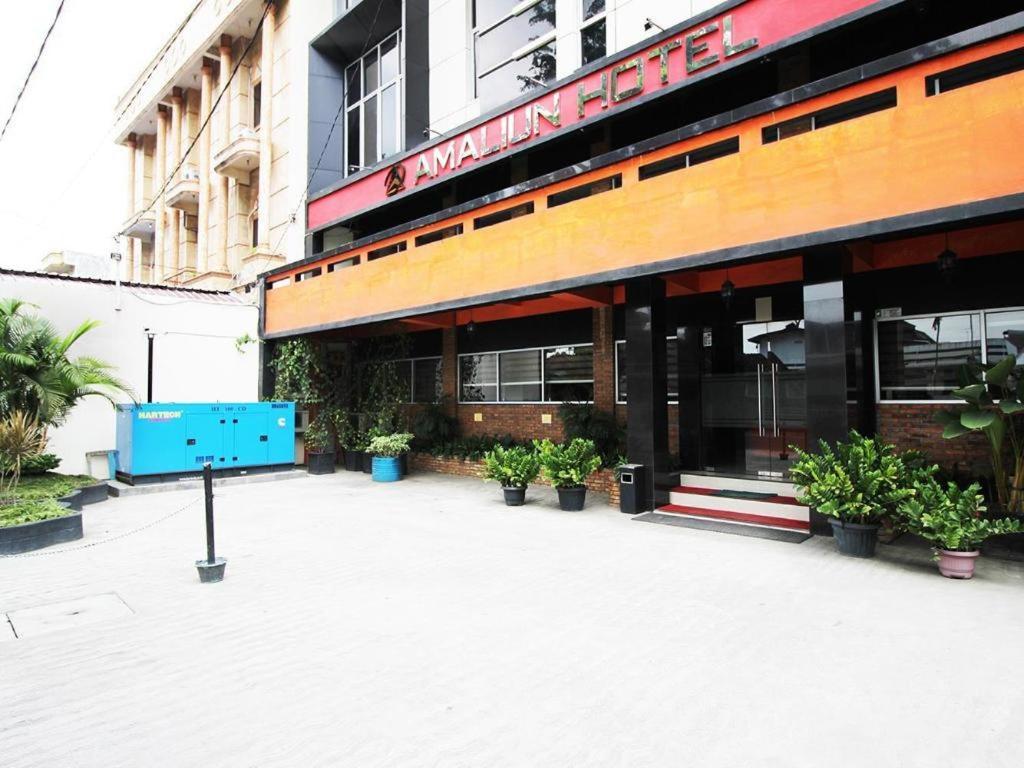 Amaliun Hotel Medan Luaran gambar