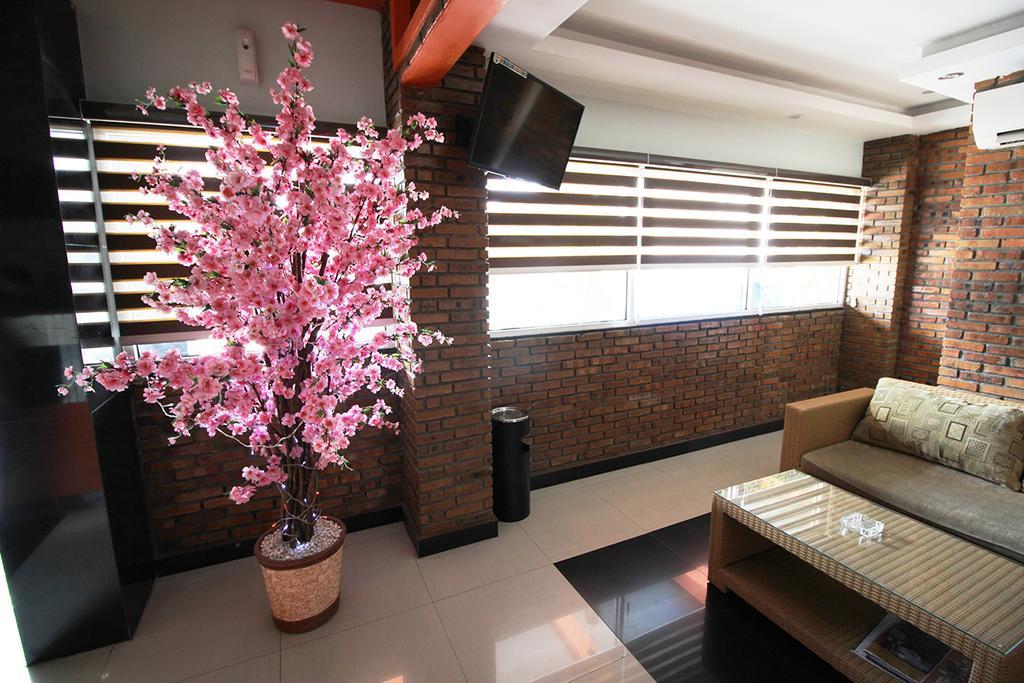 Amaliun Hotel Medan Luaran gambar
