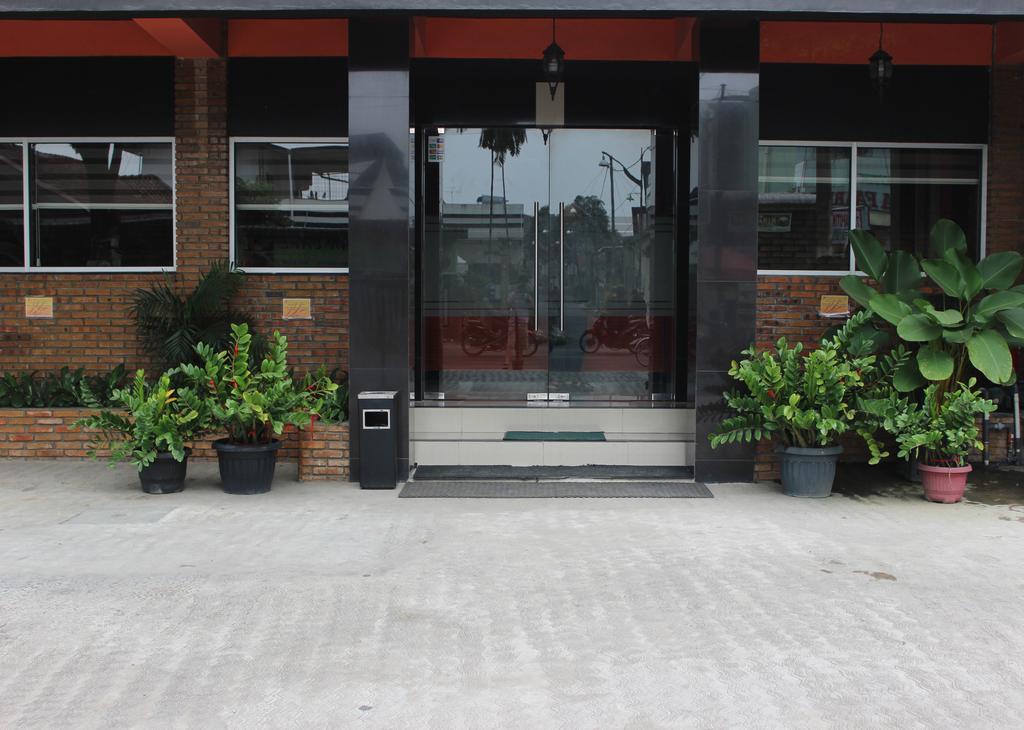 Amaliun Hotel Medan Luaran gambar