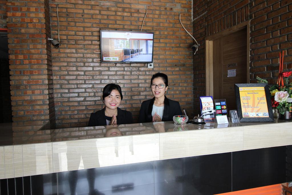 Amaliun Hotel Medan Luaran gambar