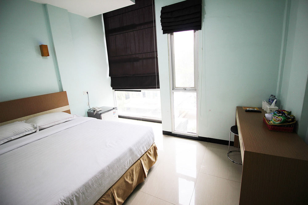 Amaliun Hotel Medan Luaran gambar
